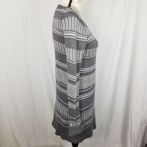 is2 Gray And White Long‎ Sleeve Tunic Sweater Size M - Picture 3 of 6